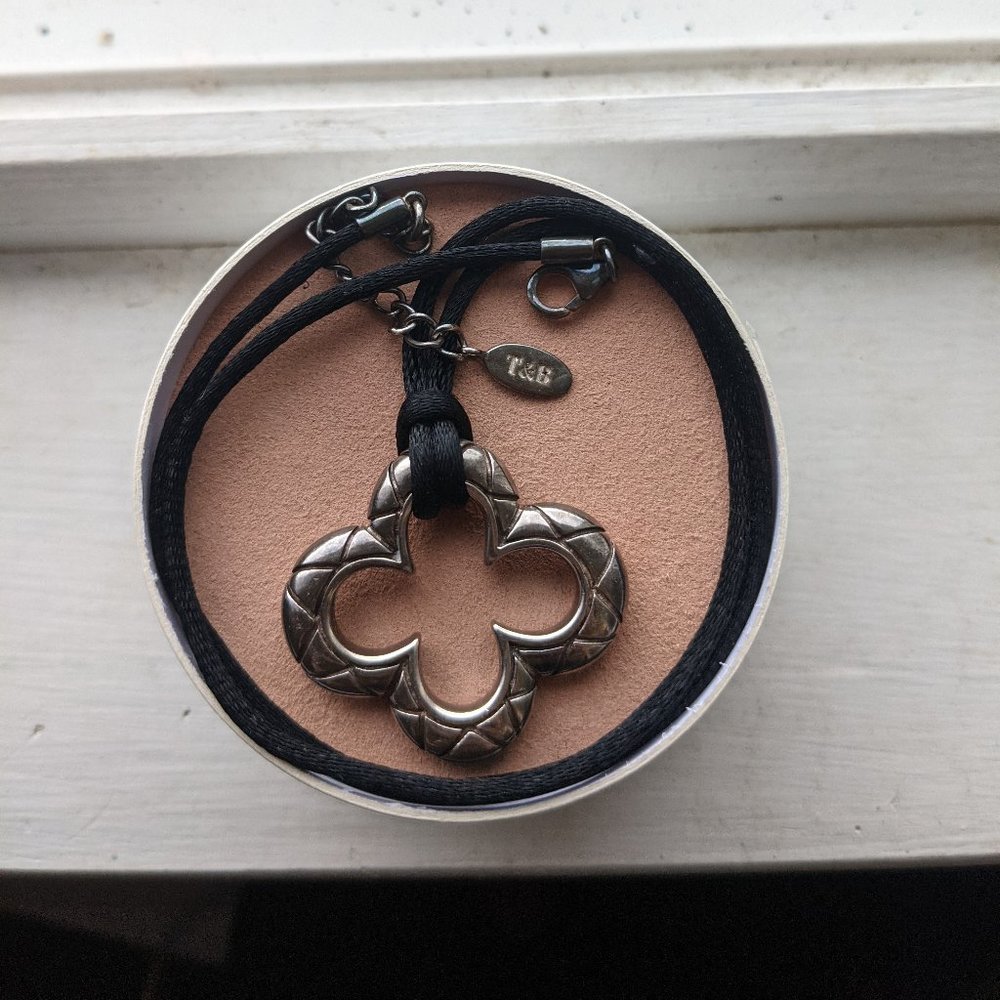 Thistle & Bee Sterling Silver Clover Chover